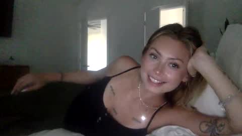 Snapshot of madirose69 chatting on 26, 10, 2025 mari rose online show from 26, 10, 2025