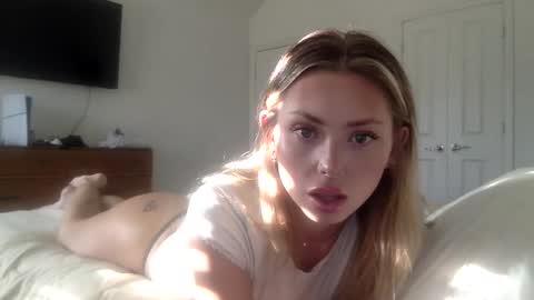 Snapshot of madirose69 chatting on 28, 10, 2025 mari rose online show from 28, 10, 2025