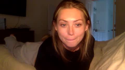 Snapshot of madirose69 chatting on 1, 11, 2025 mari rose online show from 1, 11, 2025