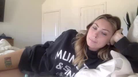 Snapshot of madirose69 chatting on 6, 11, 2025 mari rose online show from 6, 11, 2025