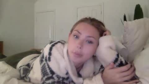 Snapshot of madirose69 chatting on 17, 11, 2025 mari rose online show from 17, 11, 2025