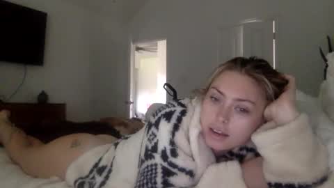 Snapshot of madirose69 chatting on 19, 11, 2025 mari rose online show from 19, 11, 2025