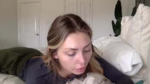 Snapshot of madirose69 chatting on 16, 12, 2025 mari rose online show from 16, 12, 2025