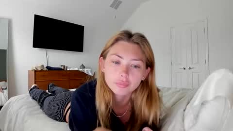 Snapshot of madirose69 chatting on 30, 4, 2026 mari rose online show from 30, 4, 2026