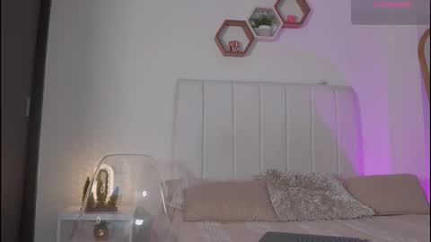 Valentina   1030   530  -  online show from 19, 11, 2025