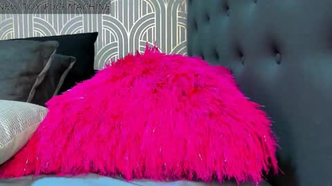   online show from 10, 1, 2025