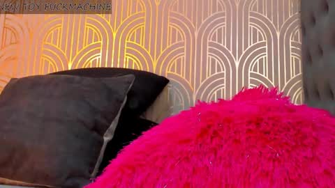   online show from 13, 1, 2025