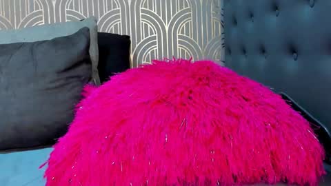   online show from 4, 2, 2025