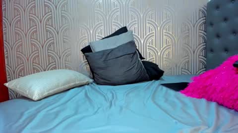   online show from 4, 2, 2025