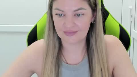 Snapshot of madison_smile chatting on 28, 5, 2026 Madison online show from 28, 5, 2026