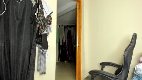 Snapshot of madisonbrunette_lxs chatting on 27, 12, 2024 madison online show from 27, 12, 2024