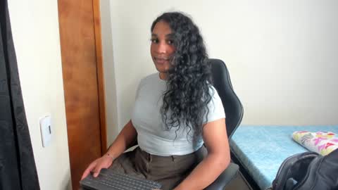 Snapshot of madisonbrunette_lxs chatting on 23, 1, 2025 madison online show from 23, 1, 2025