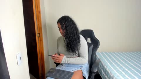 Snapshot of madisonbrunette_lxs chatting on 25, 1, 2025 madison online show from 25, 1, 2025