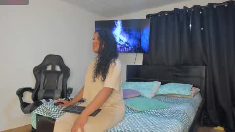 Snapshot of madisonbrunette_lxs chatting on 15, 10, 2025 madison online show from 15, 10, 2025