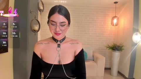 Maddi Collins online show from 4, 3, 2025