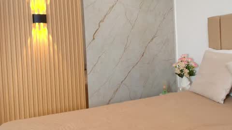   online show from 25, 4, 2026