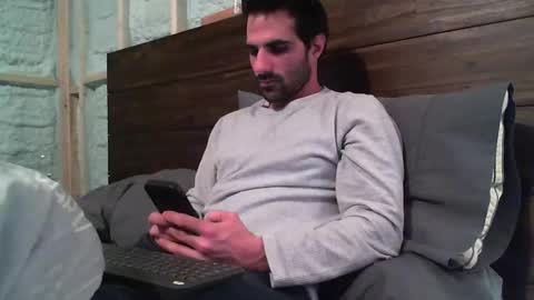 Guigui online show from 1, 2, 2025