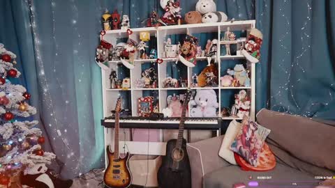 Snapshot of madnessalise chatting on 16, 12, 2025 Alice online show from 16, 12, 2025