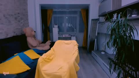 Madye Roberts online show from 9, 12, 2024