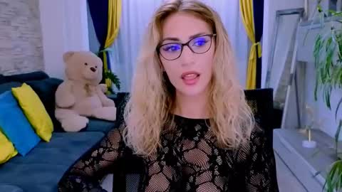 Madye Roberts online show from 23, 10, 2025