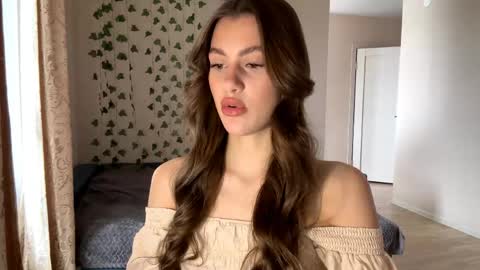 Snapshot of mafaldaossenfort chatting on 5, 5, 2026 Sophie online show from 5, 5, 2026
