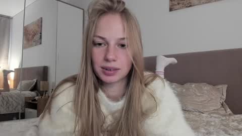 Snapshot of magic_couple13 chatting on 24, 10, 2025 Alice online show from 24, 10, 2025