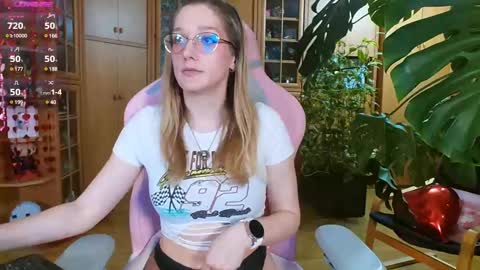 Nicole online show from 16, 2, 2025