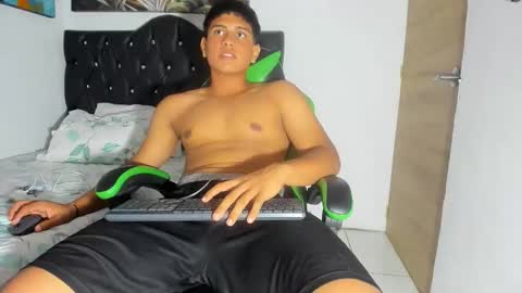 Snapshot of magnust_miller_ chatting on 14, 4, 2026 M A G N U S T online show from 14, 4, 2026