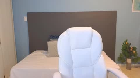 Maiaa Ruiz  online show from 18, 1, 2025