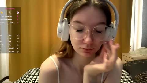 Snapshot of maidacompston chatting on 24, 9, 2025 Elina online show from 24, 9, 2025