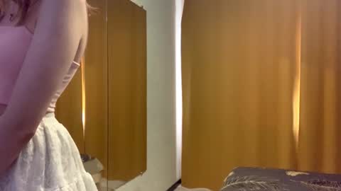 Snapshot of maidacompston chatting on 27, 9, 2025 Elina online show from 27, 9, 2025