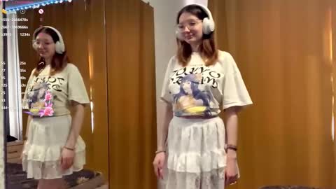 Snapshot of maidacompston chatting on 1, 10, 2025 Elina online show from 1, 10, 2025