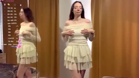 Snapshot of maidacompston chatting on 5, 10, 2025 Elina online show from 5, 10, 2025