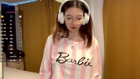 Snapshot of maidacompston chatting on 14, 10, 2025 Elina online show from 14, 10, 2025