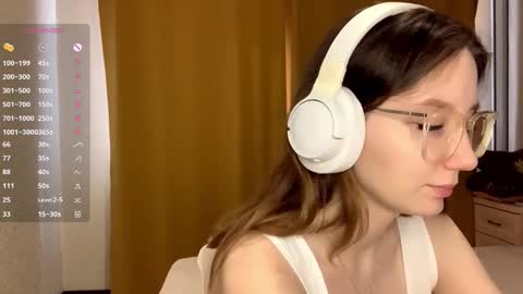 Snapshot of maidacompston chatting on 15, 10, 2025 Elina online show from 15, 10, 2025