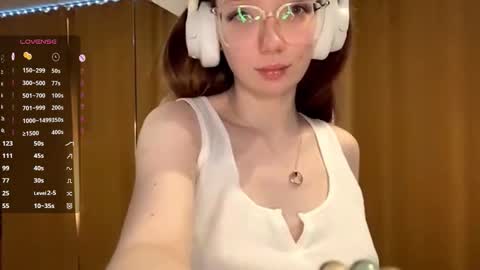 Snapshot of maidacompston chatting on 19, 10, 2025 Elina online show from 19, 10, 2025