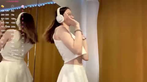 Snapshot of maidacompston chatting on 20, 10, 2025 Elina online show from 20, 10, 2025