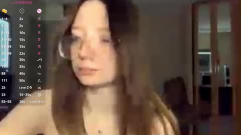 Snapshot of maidacompston chatting on 17, 12, 2025 Elina online show from 17, 12, 2025