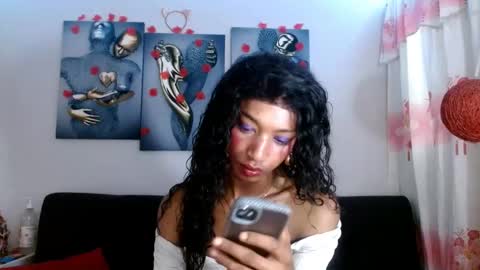 Bella Maidi online show from 19, 2, 2025