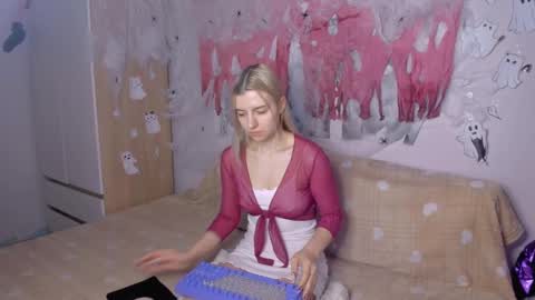 Snapshot of mailin_harrington chatting on 10, 12, 2024 Your kitty online show from 10, 12, 2024