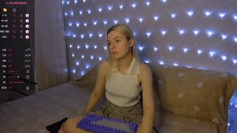 Snapshot of mailin_harrington chatting on 25, 12, 2024 Your kitty online show from 25, 12, 2024