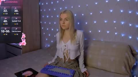 Snapshot of mailin_harrington chatting on 19, 9, 2025 Your kitty online show from 19, 9, 2025