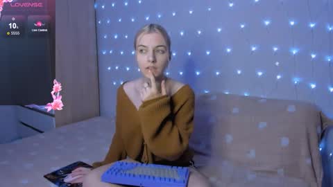 Snapshot of mailin_harrington chatting on 16, 10, 2025 Your kitty online show from 16, 10, 2025