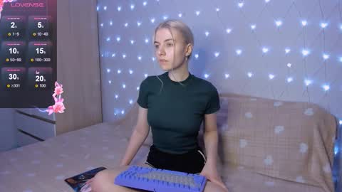 Snapshot of mailin_harrington chatting on 1, 11, 2025 Your kitty online show from 1, 11, 2025