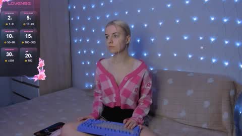 Snapshot of mailin_harrington chatting on 12, 11, 2025 Your kitty online show from 12, 11, 2025