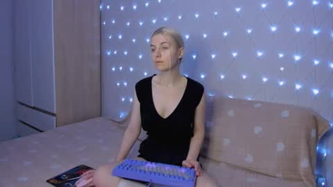 Snapshot of mailin_harrington chatting on 22, 11, 2025 Your kitty online show from 22, 11, 2025