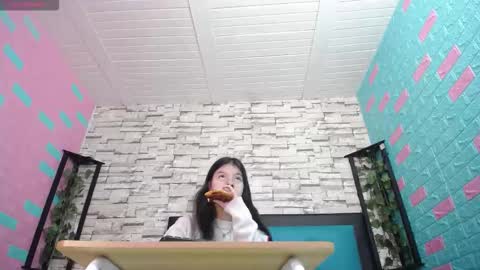 Snapshot of maily_can chatting on 22, 9, 2025 MAILY CAN online show from 22, 9, 2025