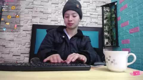 Snapshot of maily_can chatting on 4, 10, 2025 MAILY CAN online show from 4, 10, 2025