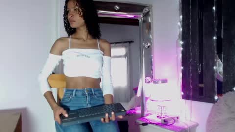 Snapshot of mailyn_gold chatting on 23, 4, 2026 mailyn_gold online show from 23, 4, 2026