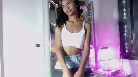 Snapshot of mailyn_gold chatting on 25, 4, 2026 mailyn_gold online show from 25, 4, 2026